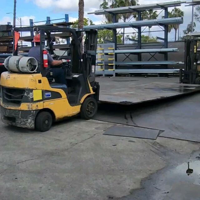 Moving mountains? Nah, just a 20 ft steel plate! 💪🏗️ Our team has the expertise to handle even the toughest steel processing jobs. Watch as our skilled operators maneuver this massive plate onto the plasma cutter with precision and ease. #steelprocessing #industrial #forklifts #teamwork #heavyduty